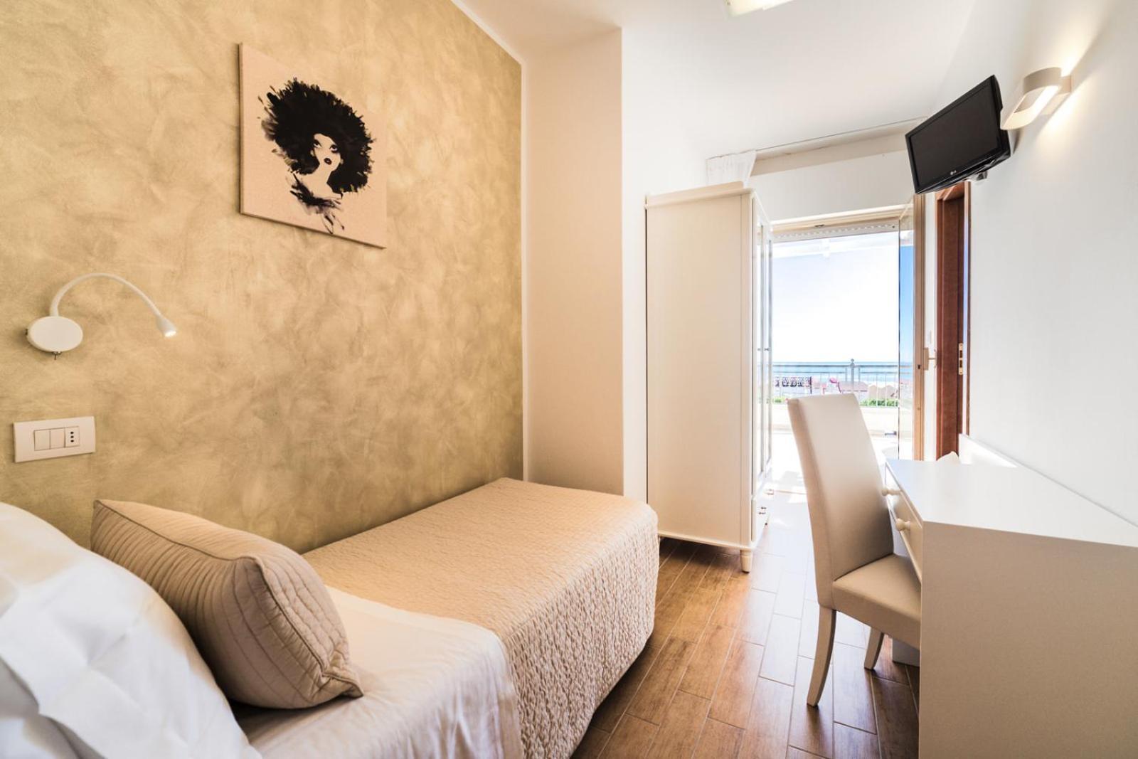 Hotel Soraya - Spiaggia Sawasdee Riccione Exterior photo